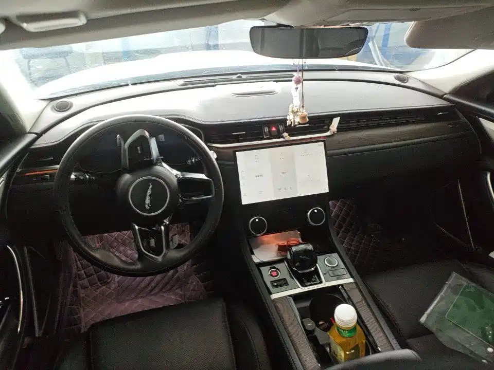Jaguar XFL — миниатюра 3