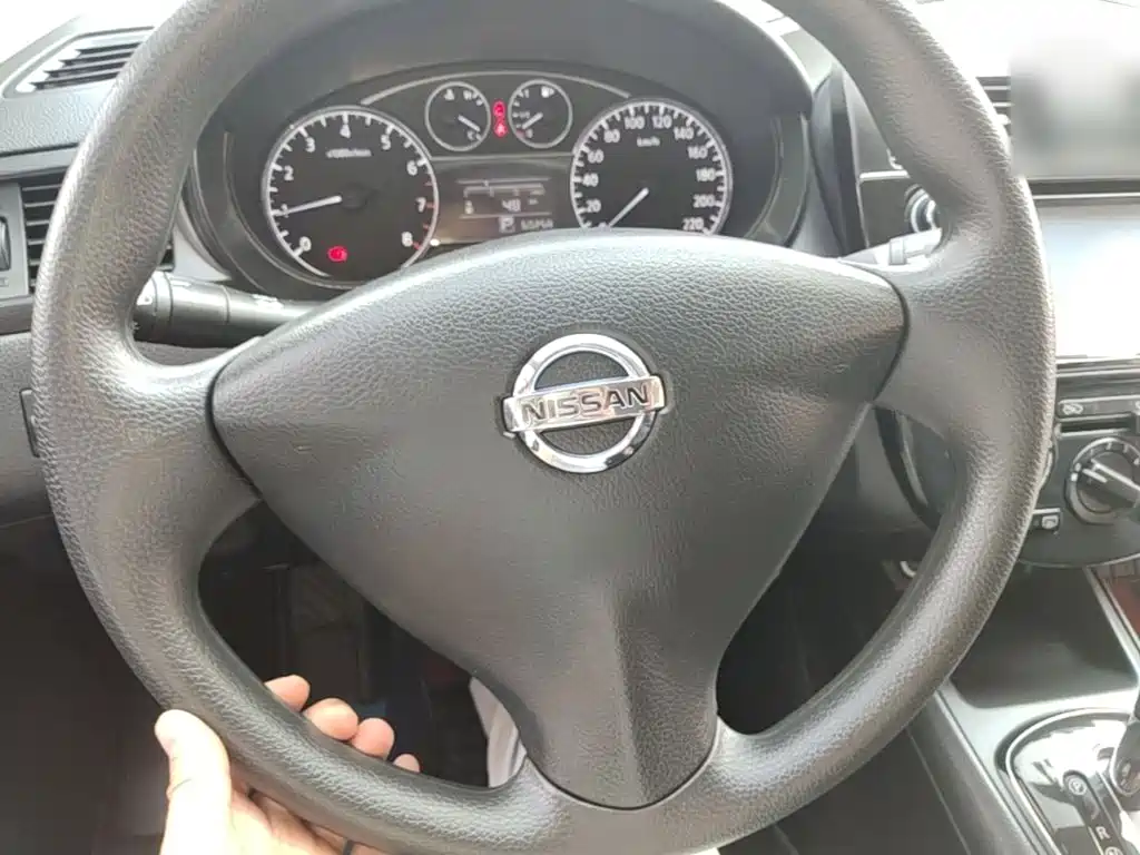 Nissan Tiida — миниатюра 7