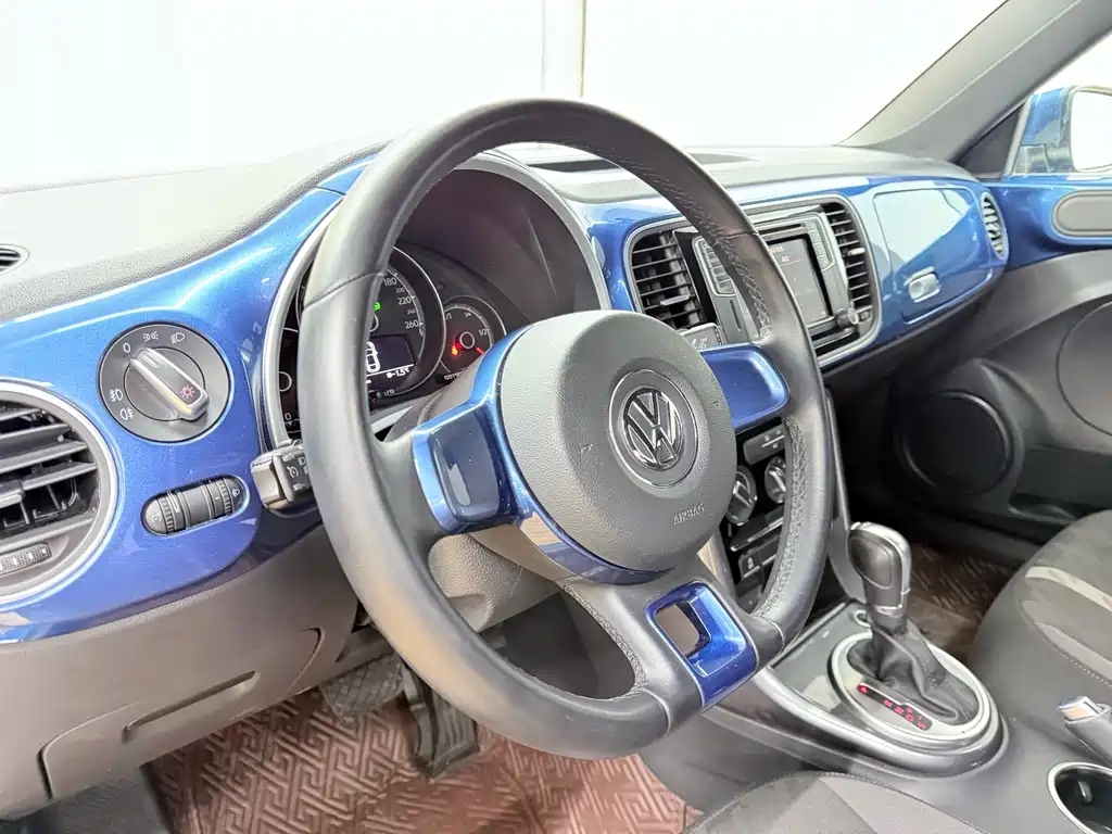 VOLKSWAGEN BEETLE