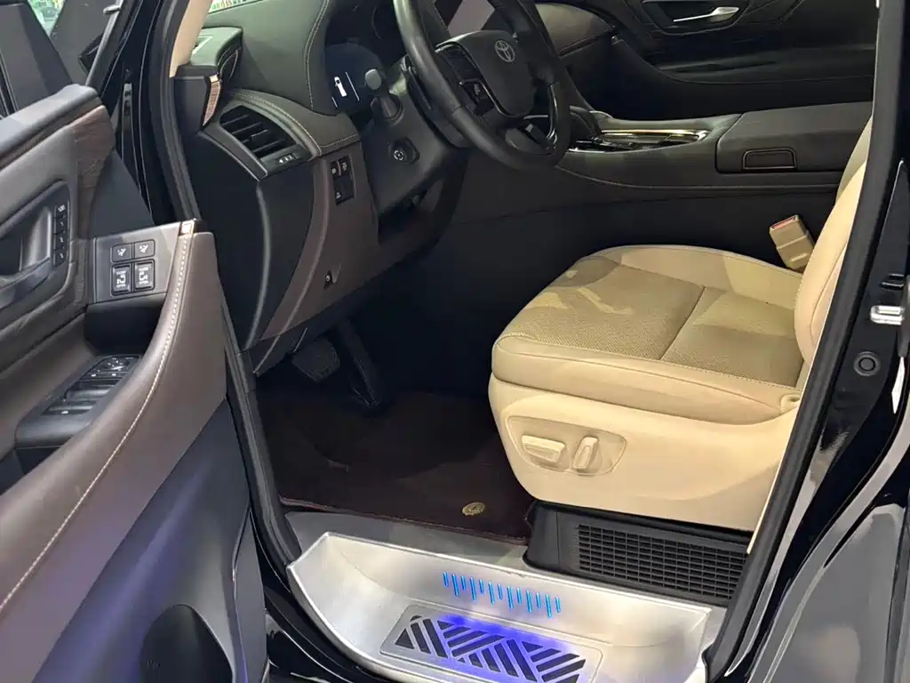 Toyota Alphard 2024 2.5L Luxury