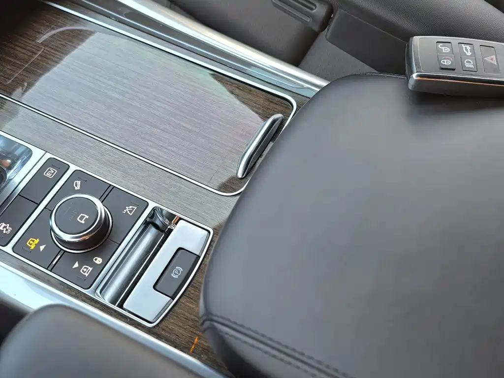 Land Rover Sport PHEV — миниатюра 17