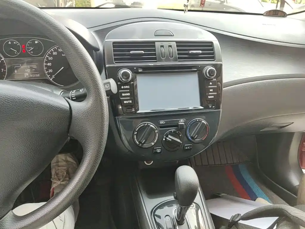 Nissan Tiida — миниатюра 9