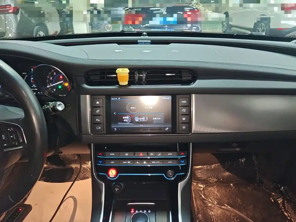 Jaguar XFL — миниатюра 13