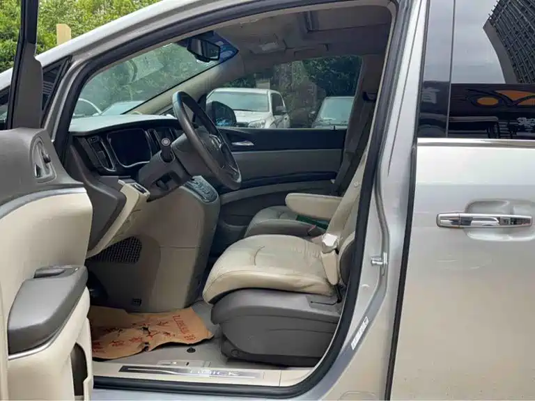 Buick GL8 2013 3.0L XT Luxury Flagship