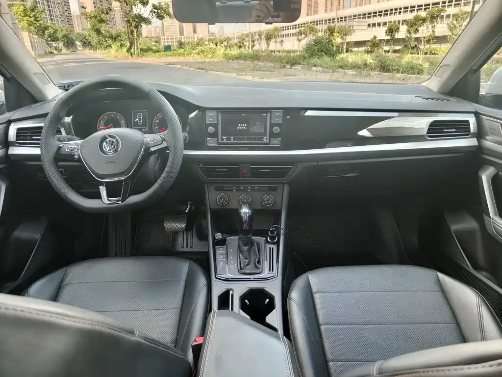 Volkswagen Lavida — миниатюра 6
