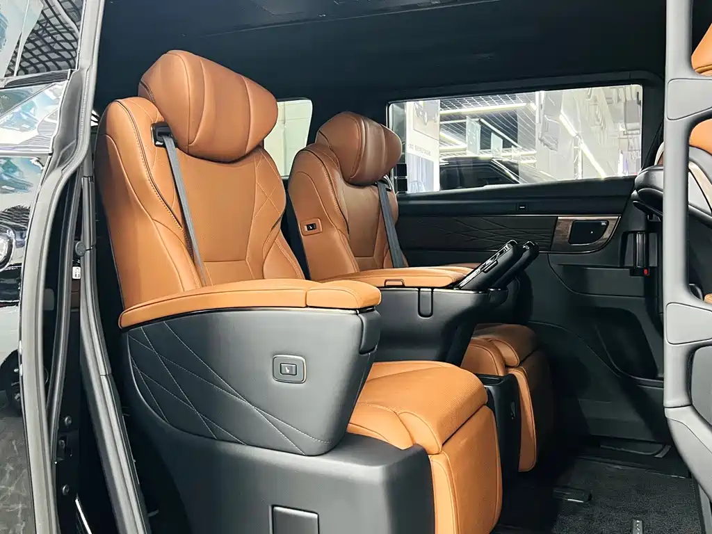 Toyota Alphard — миниатюра 7