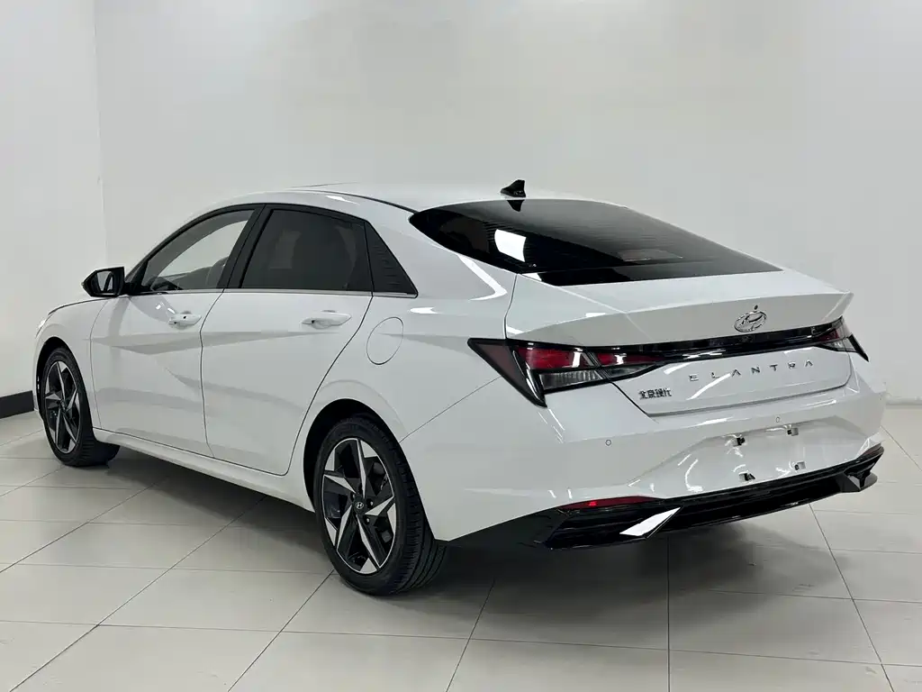 Hyundai Elantra — миниатюра 6