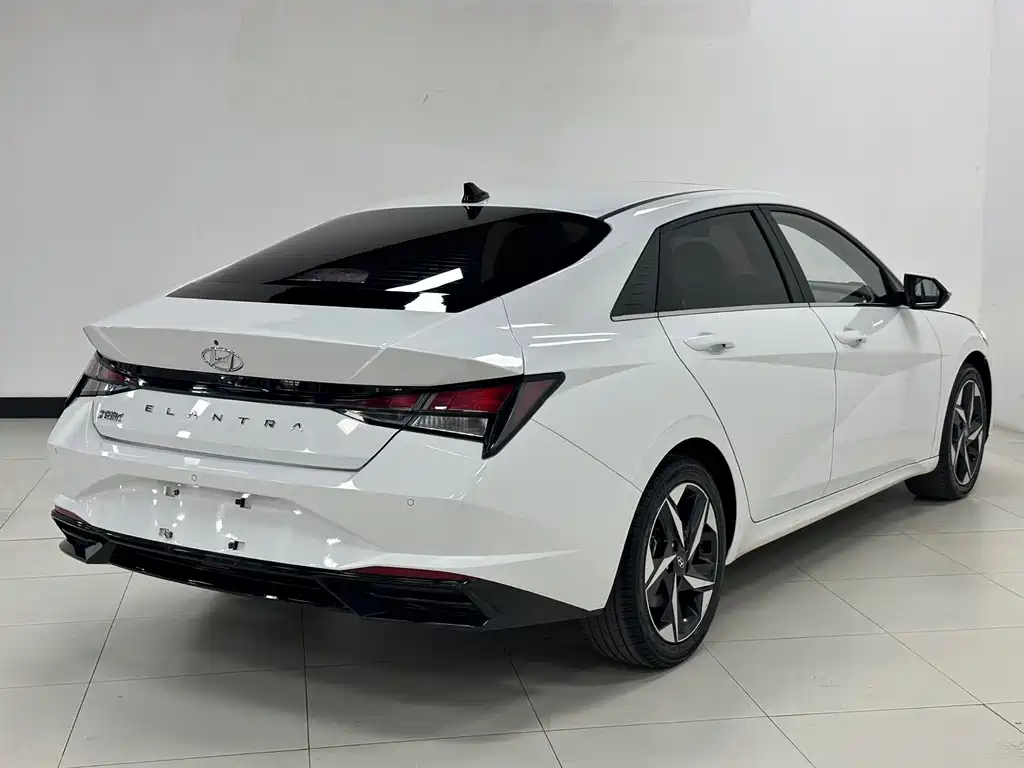Hyundai Elantra — миниатюра 4