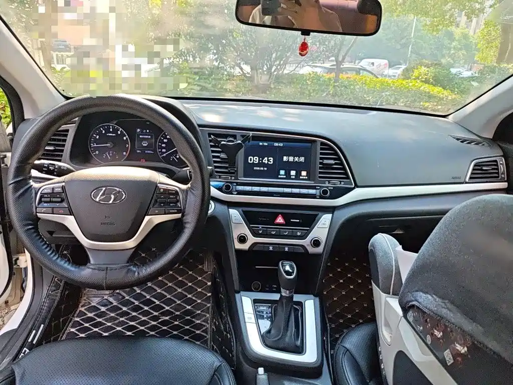 Hyundai Elantra — миниатюра 13