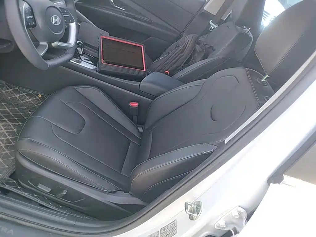 Hyundai Elantra — миниатюра 15