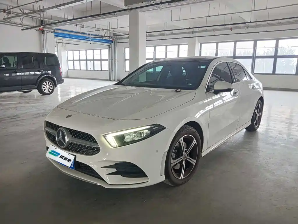 奔驰A级 2022款 改款三 A 200 L 运动轿车时尚型 2023