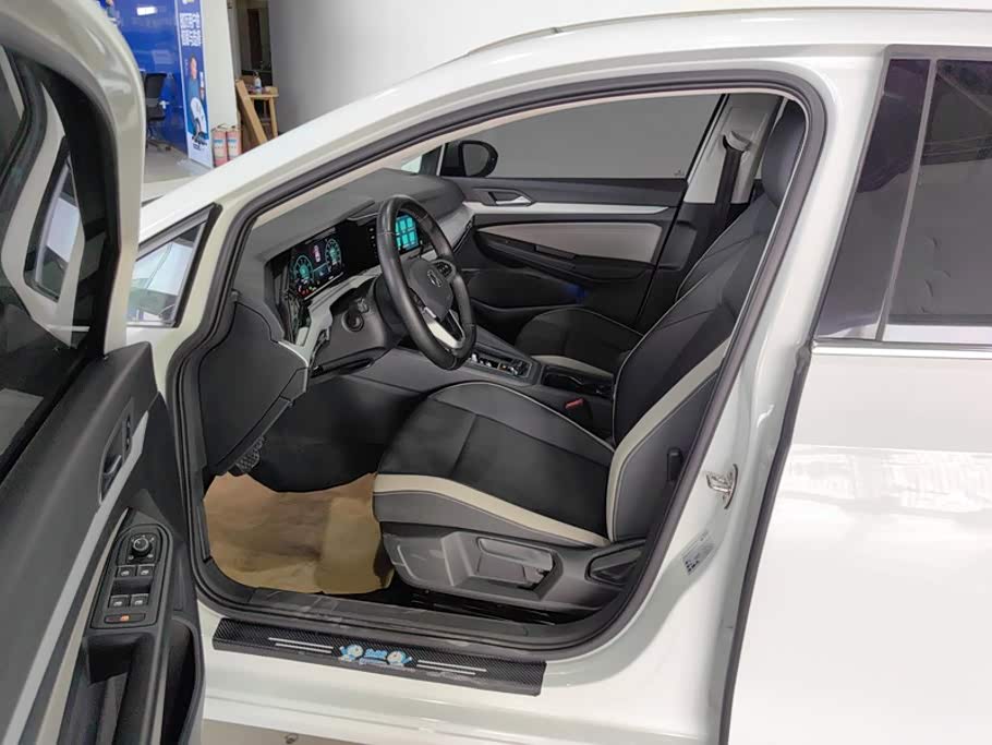 Volkswagen Golf 1.4 л 2022 г. Белый, пробег 48200 км