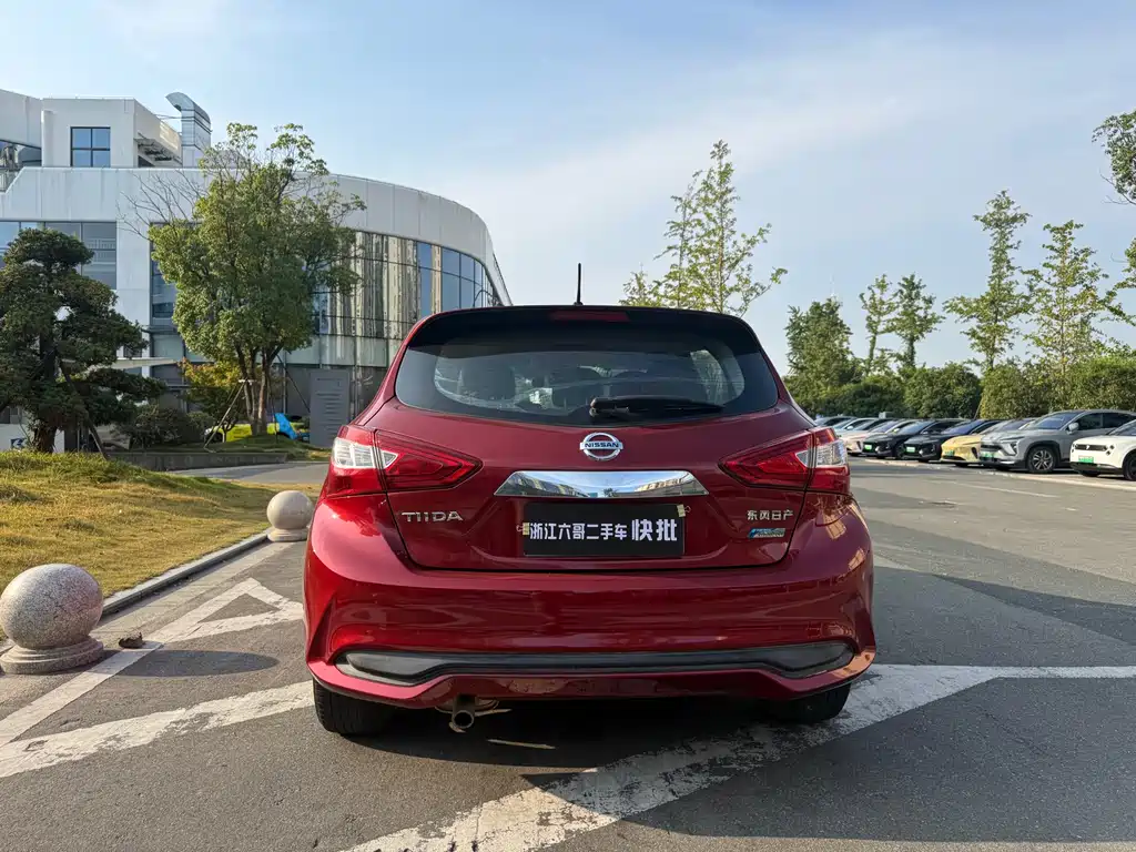 Nissan Tiida — миниатюра 12