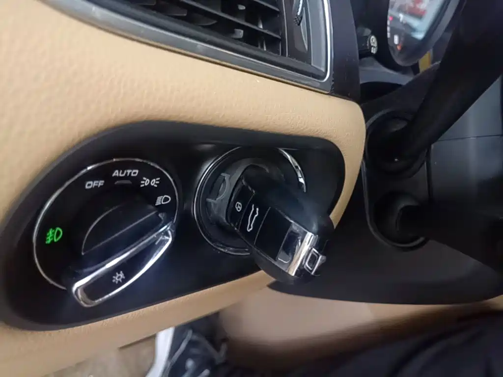Porsche Macan — миниатюра 9