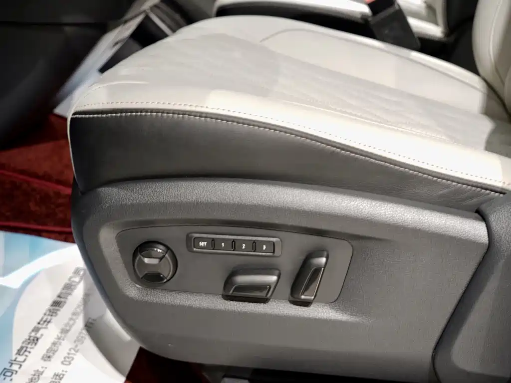 Volkswagen Multivan — миниатюра 8
