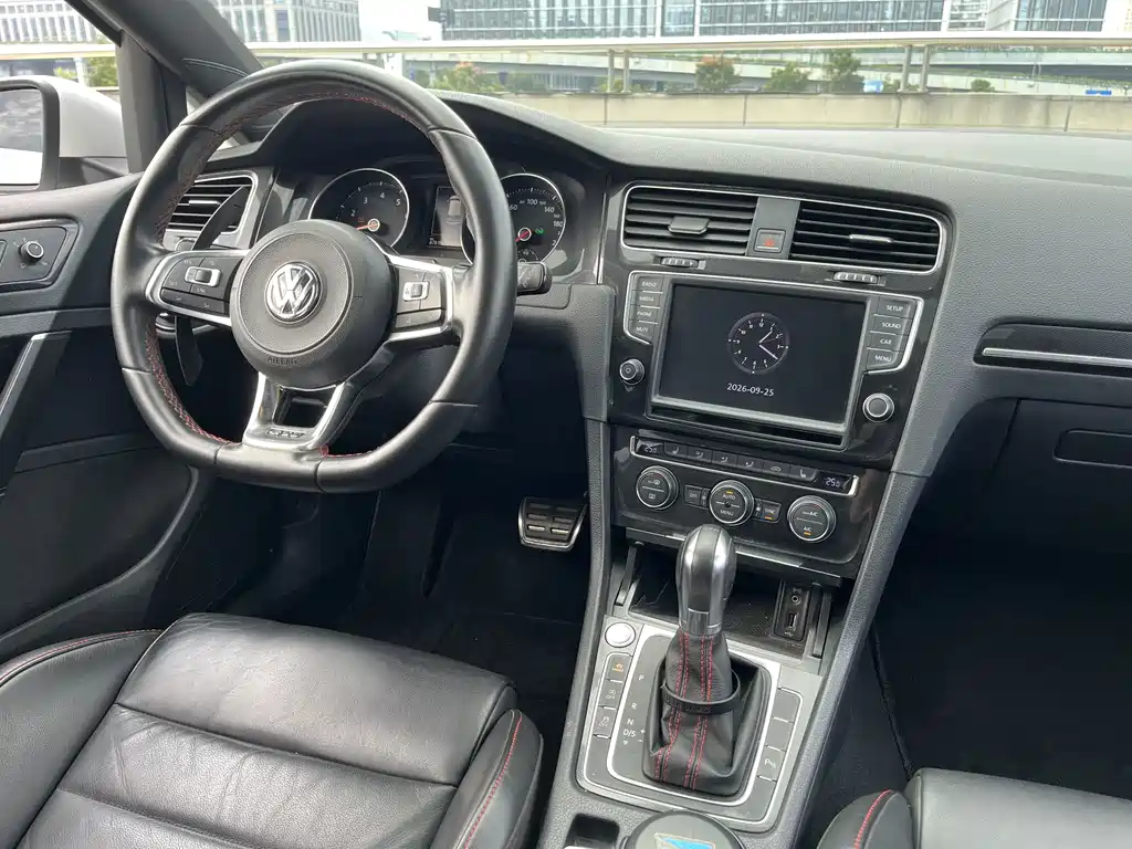 Volkswagen Golf GTI — миниатюра 10