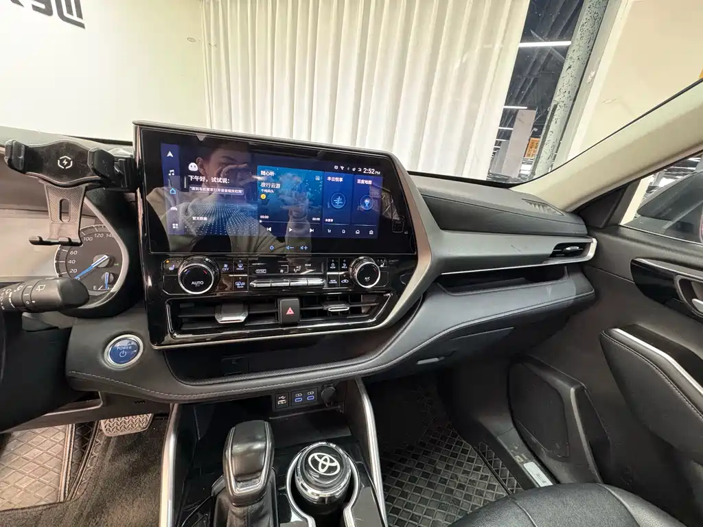 Toyota Highlander 2022 2.5L Luxury 7 мест