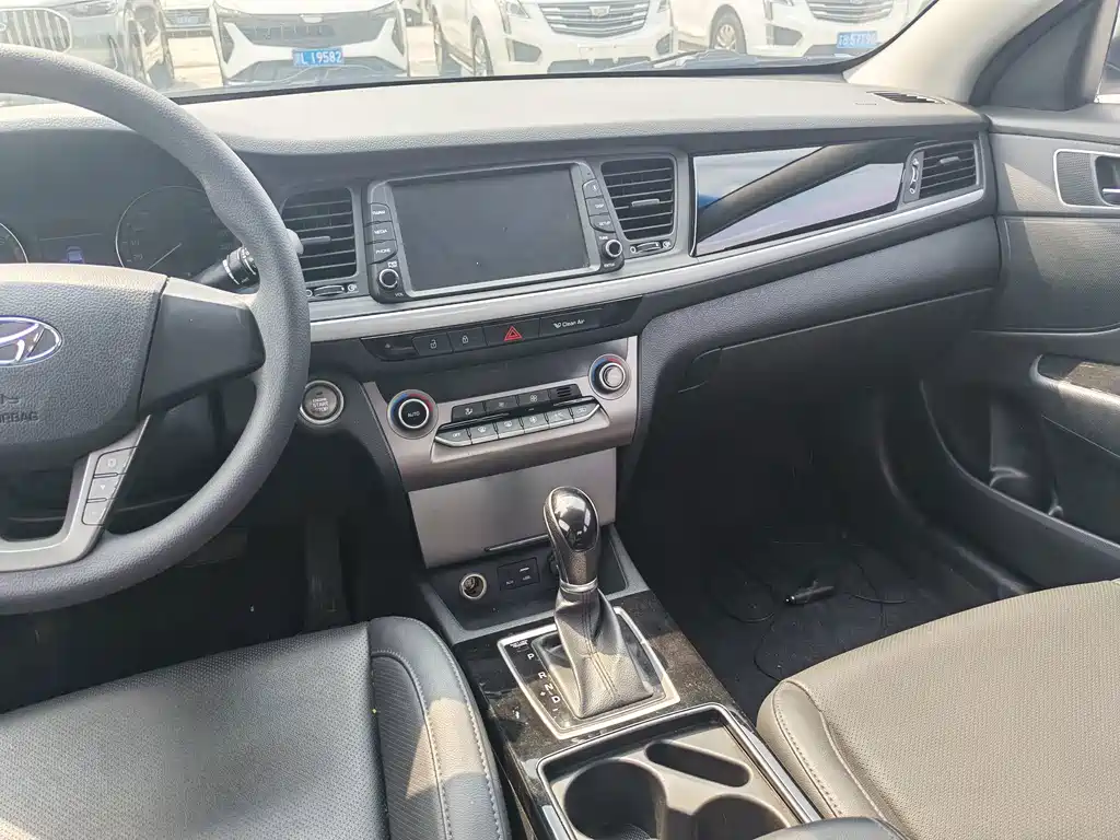 Hyundai Mistra — миниатюра 4
