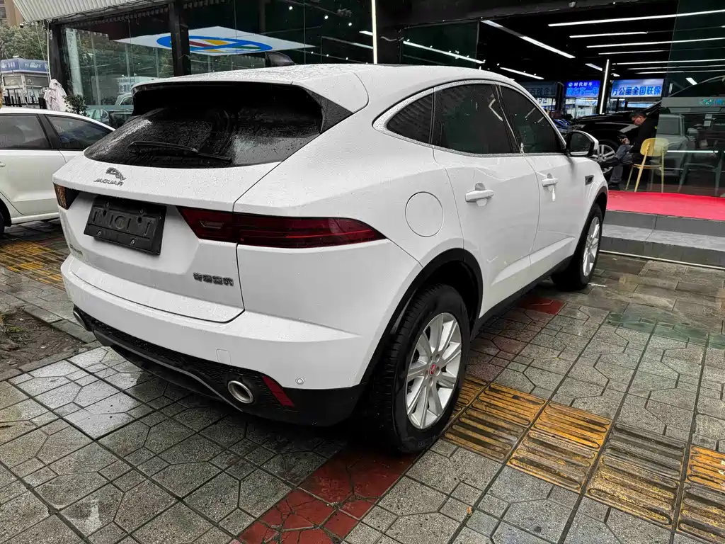 Jaguar E-PACE — миниатюра 9