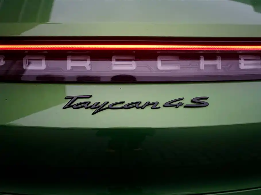 PORSCHE TAYCAN