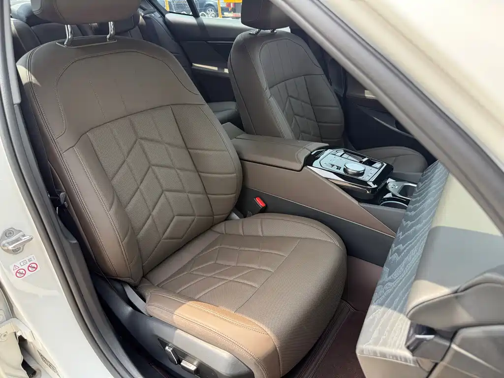 BMW 5 Series — миниатюра 16