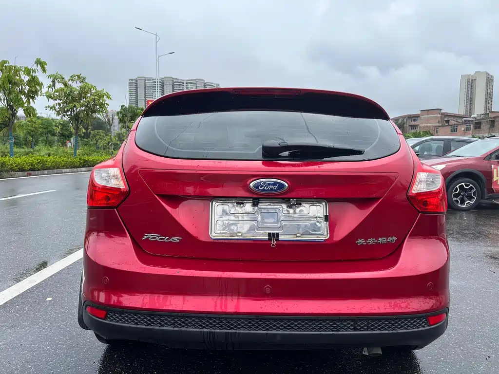 Ford Focus 2012 1.6L AT
