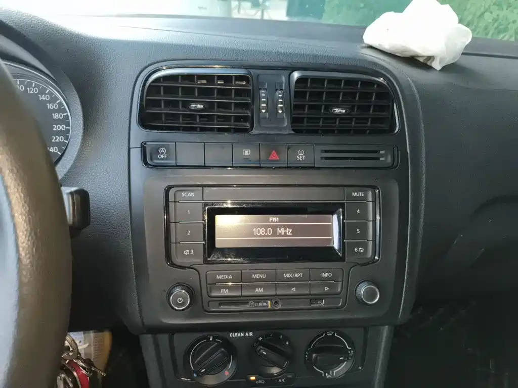 Volkswagen Polo — миниатюра 14
