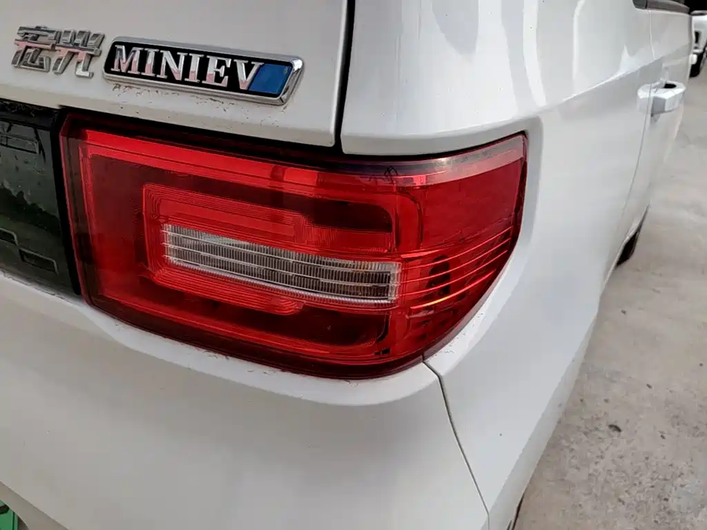 Wuling MINIEV — миниатюра 8