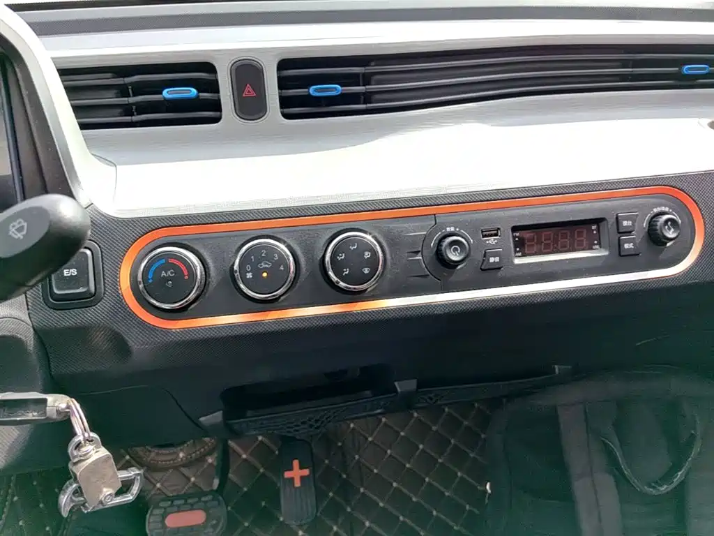 Wuling MINIEV — миниатюра 13