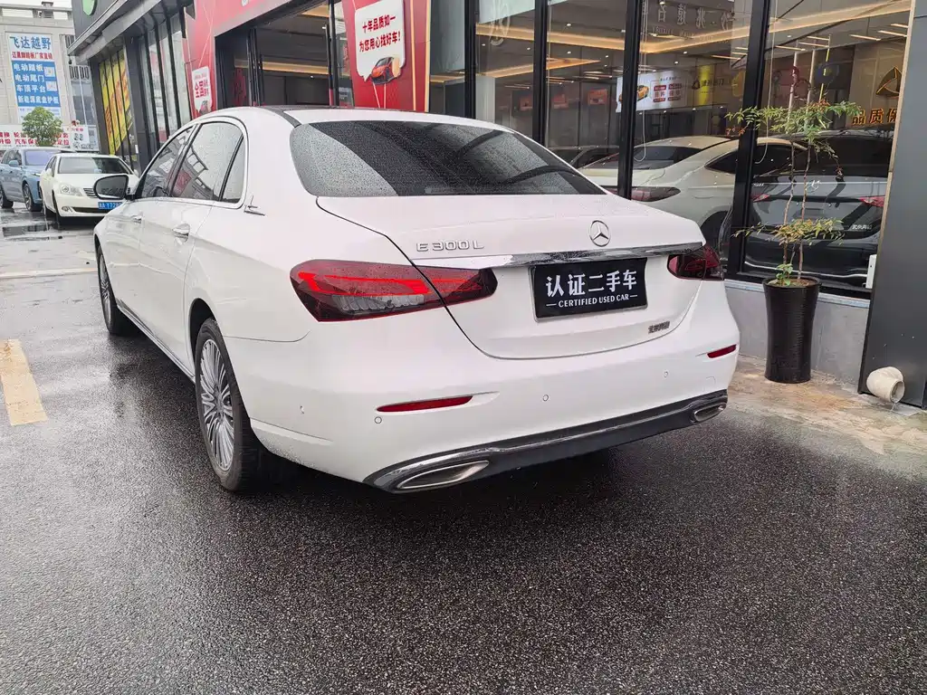 Mercedes-Benz E-Class — миниатюра 3