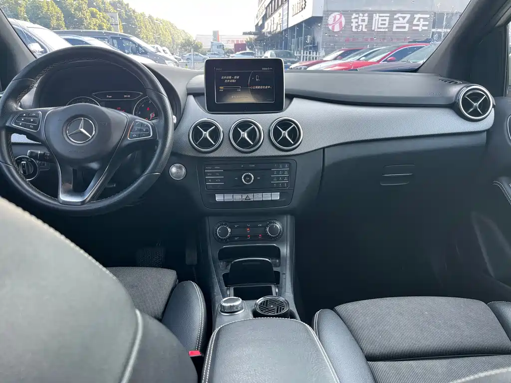 Mercedes-Benz B-Class — миниатюра 8
