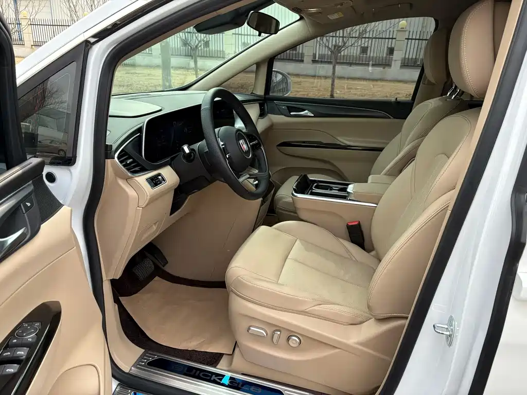 Buick GL8 Hybrid — миниатюра 6