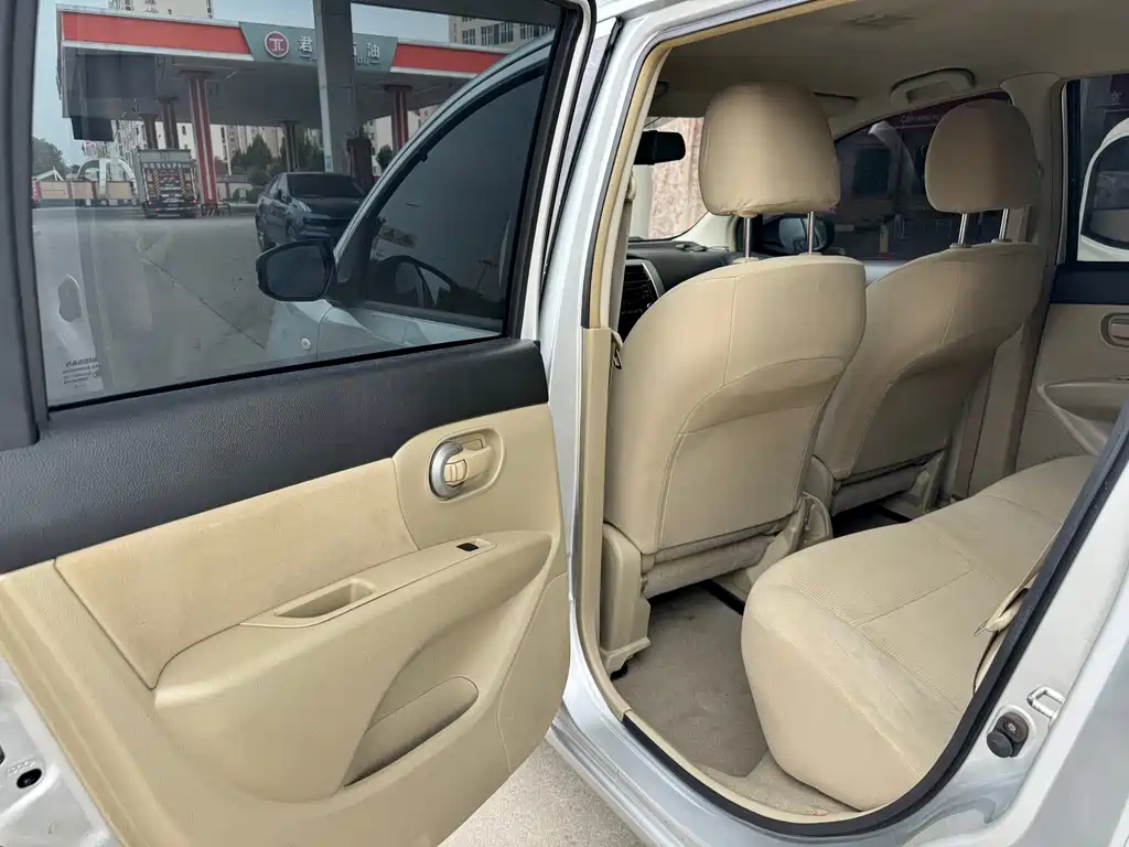 Nissan Livina — миниатюра 3