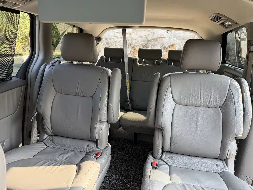 Toyota Sienna — миниатюра 23