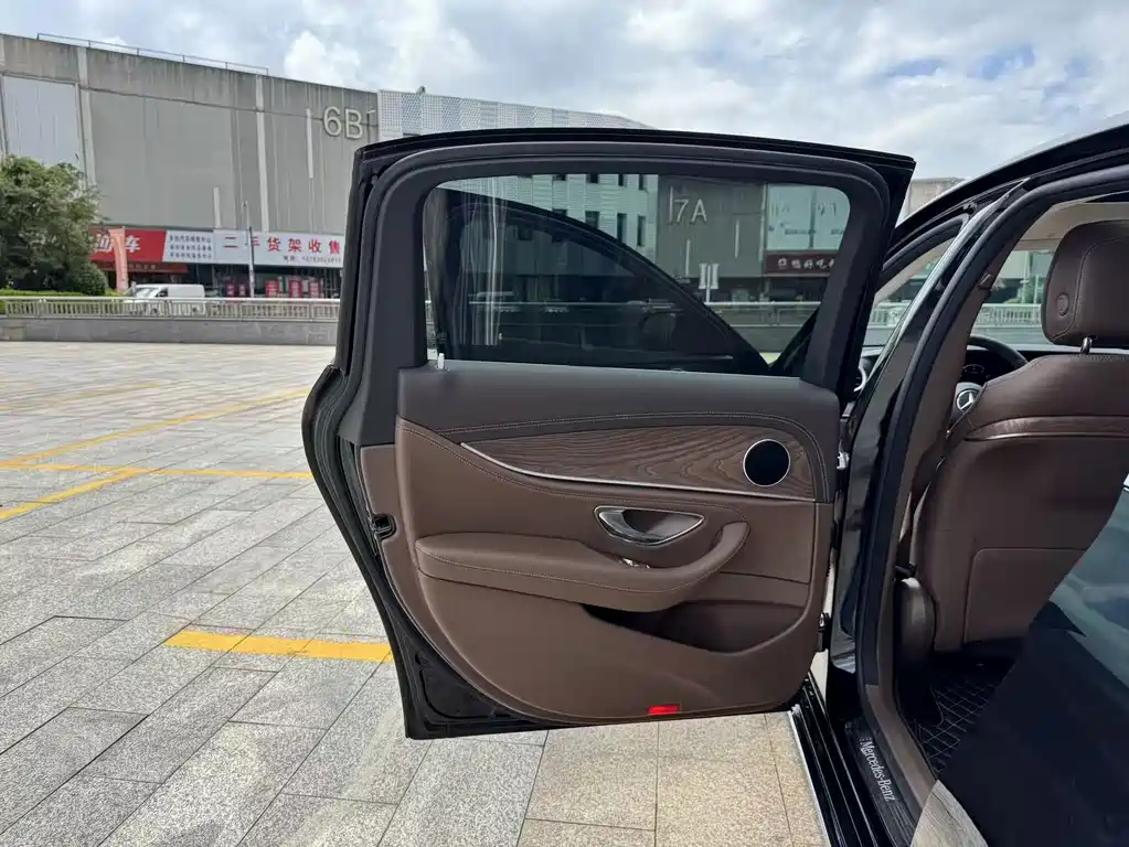 Mercedes-Benz E-Class — миниатюра 14