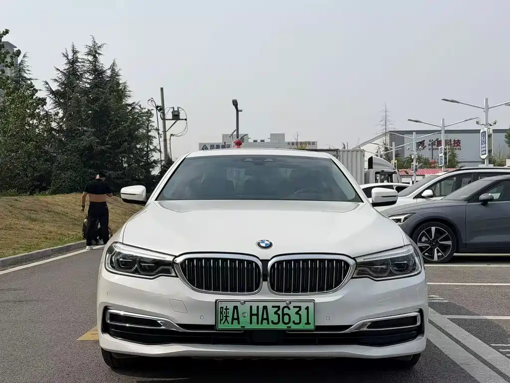 BMW 5 Series New Energy — миниатюра 2