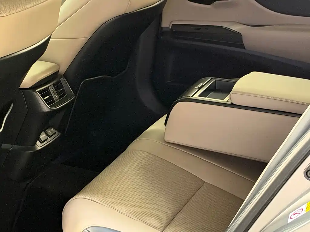 Lexus ES — миниатюра 12