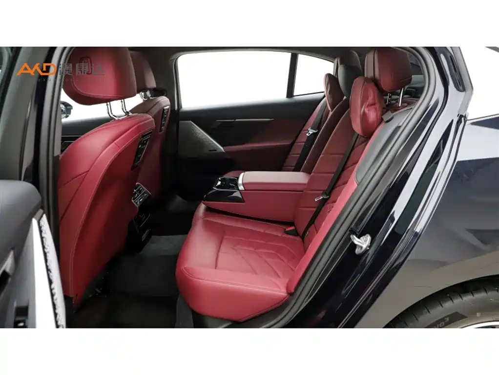 BMW 5 Series — миниатюра 7