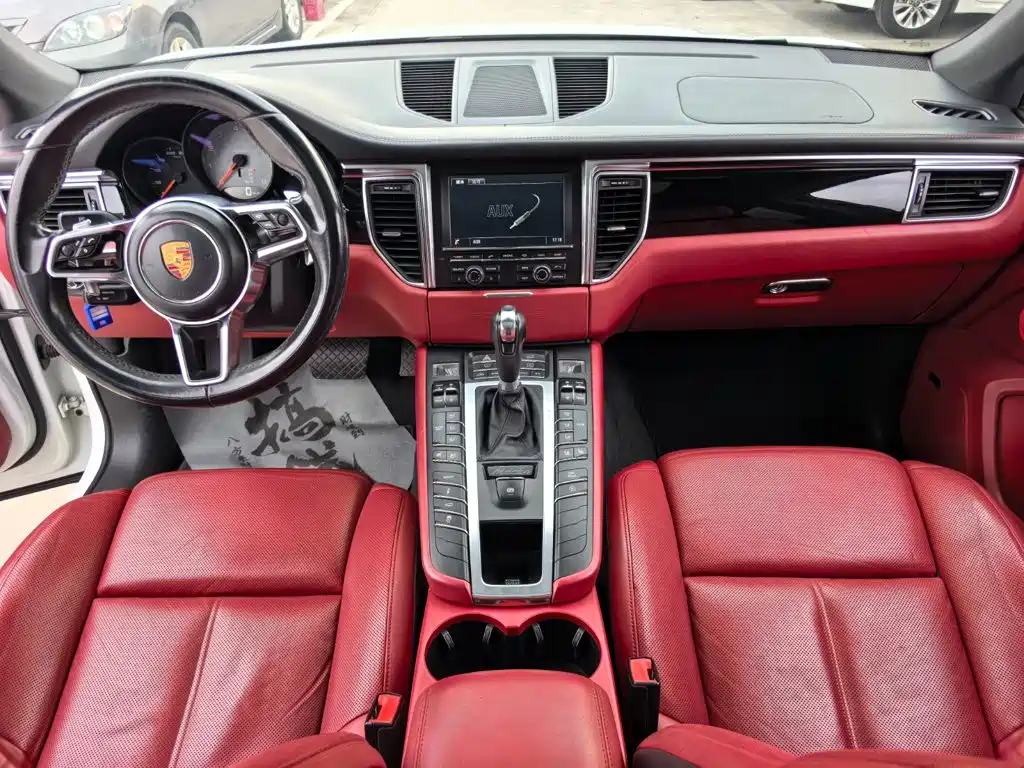Porsche Macan — миниатюра 11