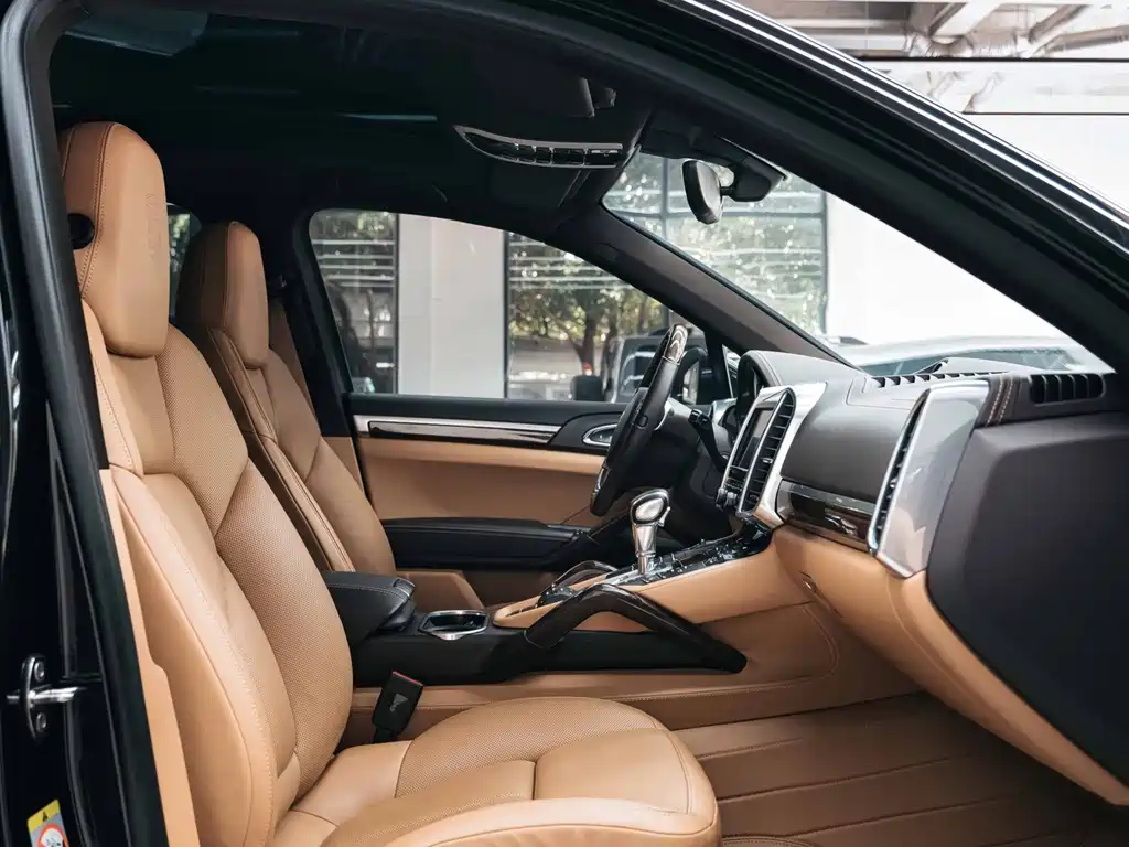 Porsche Cayenne — миниатюра 11