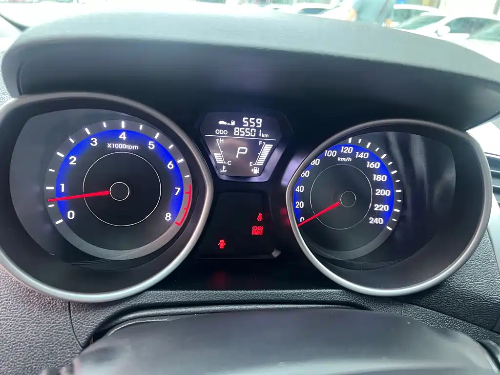 Hyundai Elantra Langdong — миниатюра 8