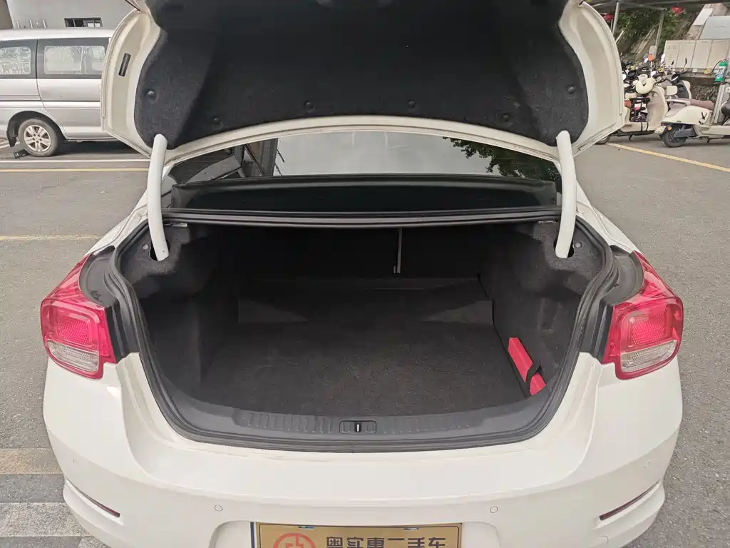 Chevrolet Malibu — миниатюра 16