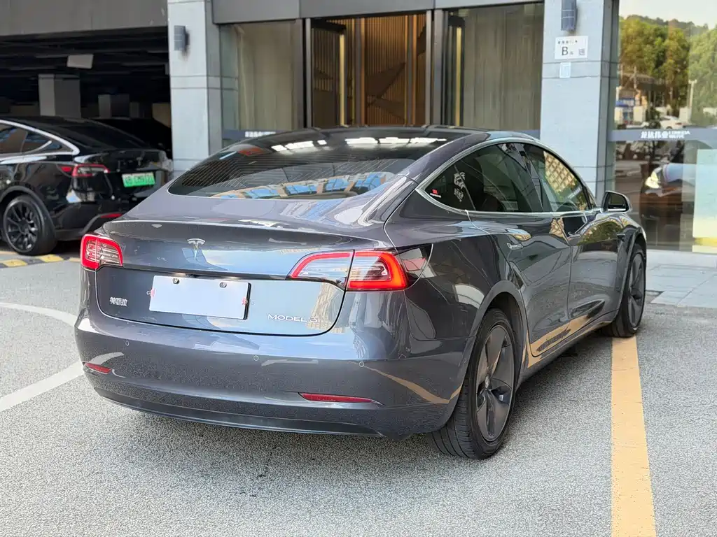 Tesla Model 3 — миниатюра 11