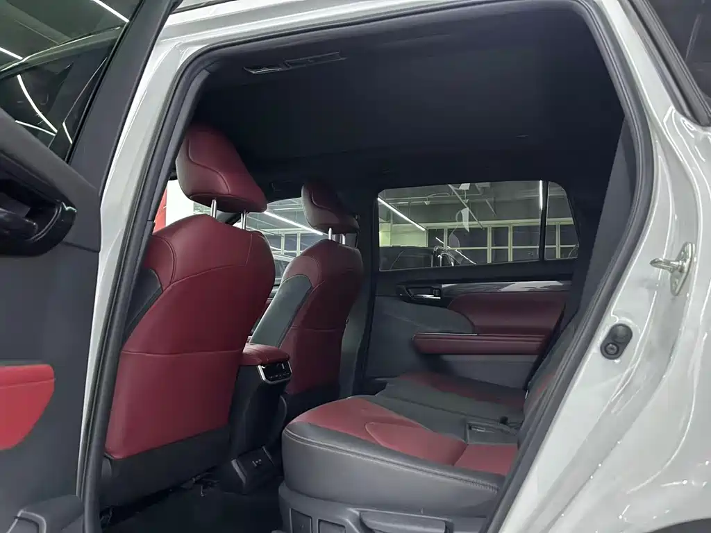Toyota Crown Kluger — миниатюра 6