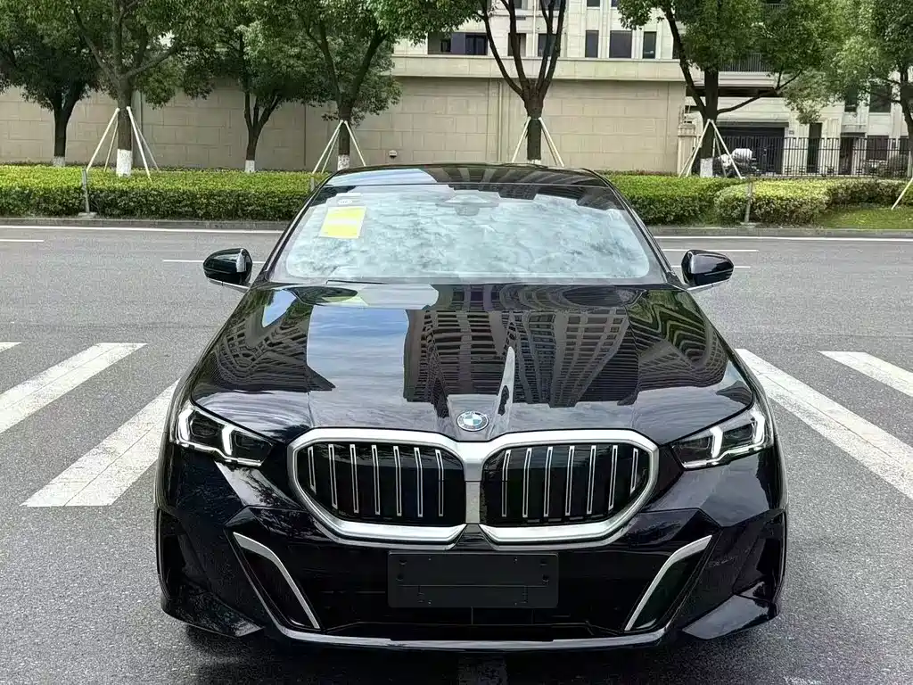 BMW 5 Series — миниатюра 2