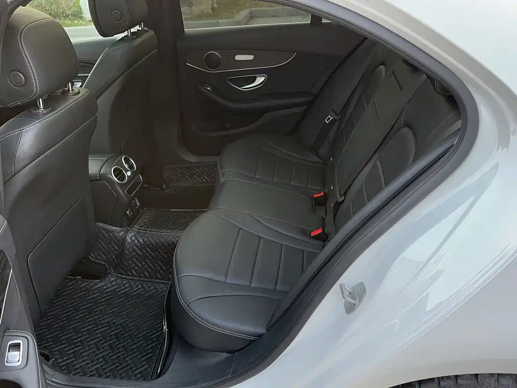 Mercedes-Benz C-Class — миниатюра 12