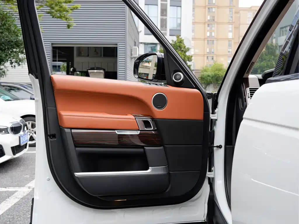 Land Rover Range Rover — миниатюра 13