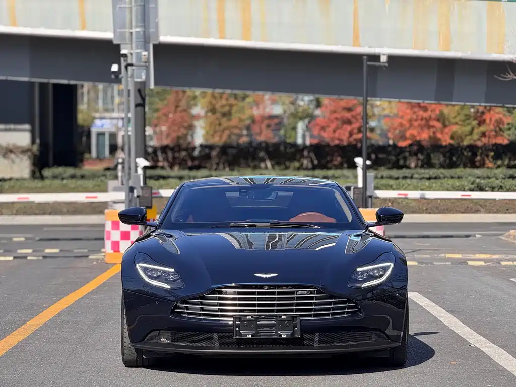 ASTON MARTIN DB11