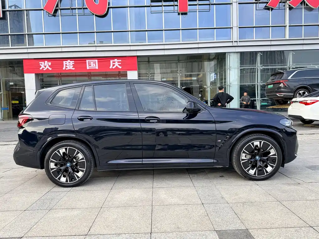BMW iX3 — миниатюра 15