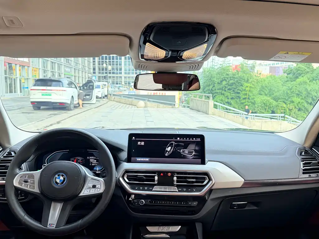 BMW iX3 — миниатюра 7